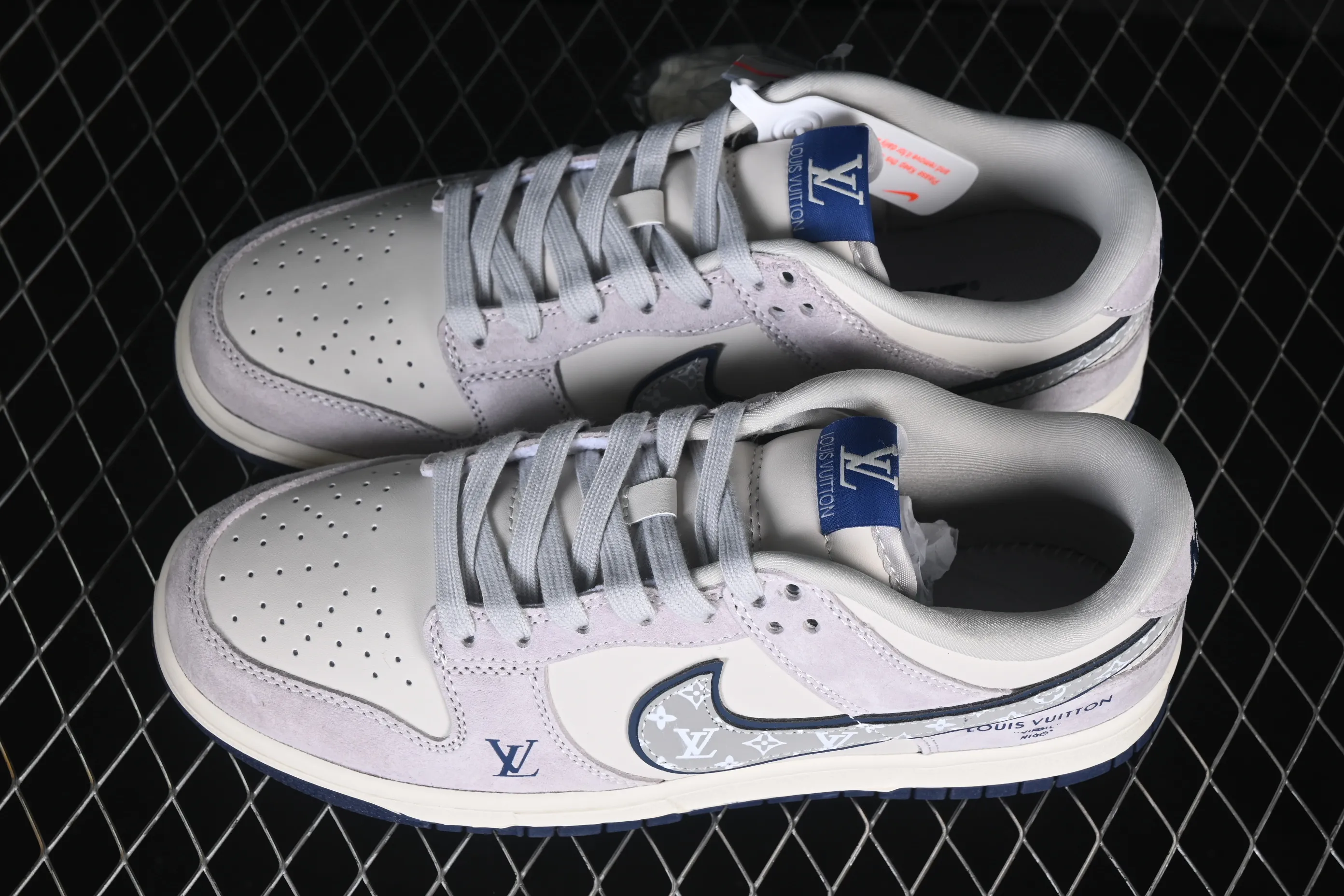 All categories Nk SB Dunk Series Nk SB Dunk Low High-end customized low-top sneakers Nike SB Dunk Low LV co-branded haze blue Anniversary high-end customized low-top casual sneakers DN3168-005